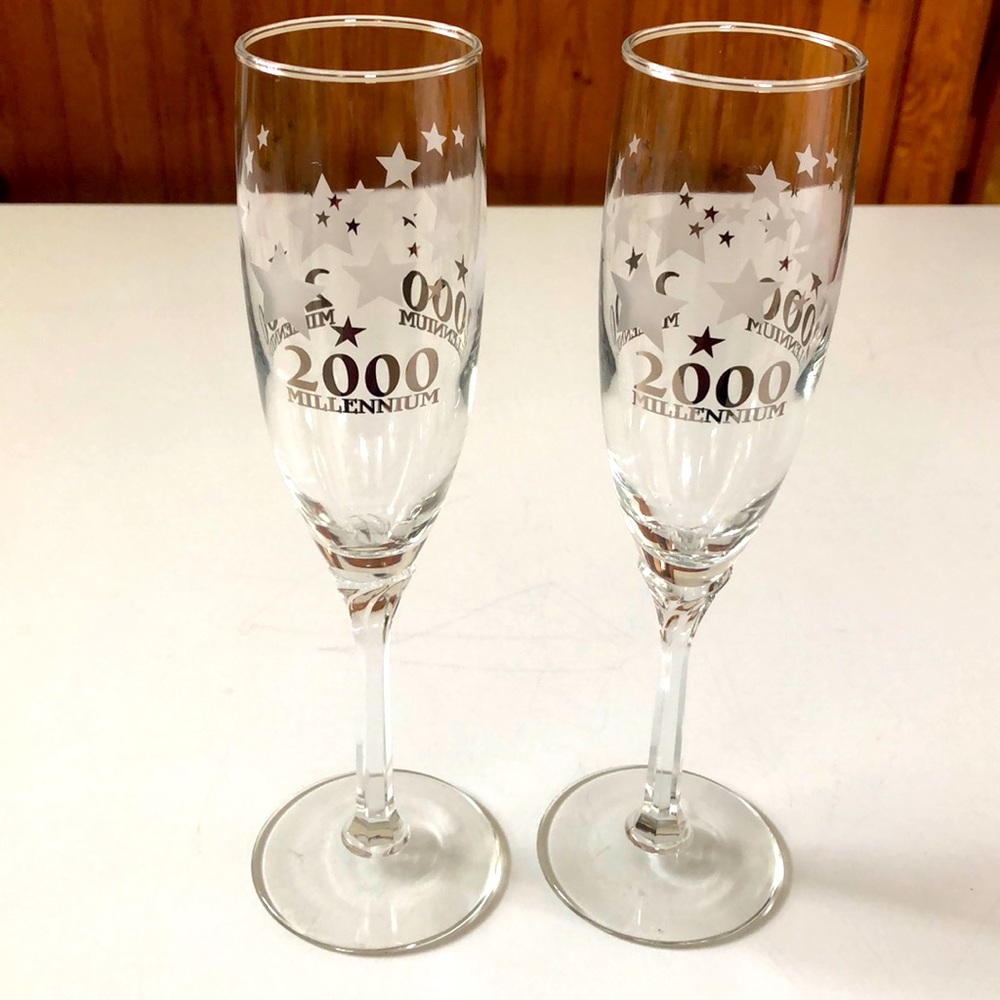 2 vintage Champagne Glasses 2000 Millennium Clear Silver Stars & Letters 8.75”